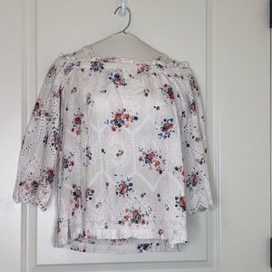 Cold shoulder eyelet tip